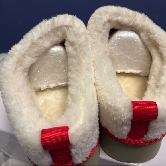 Hello Kitty Uggs from the company Kira - Picture 7 of 11